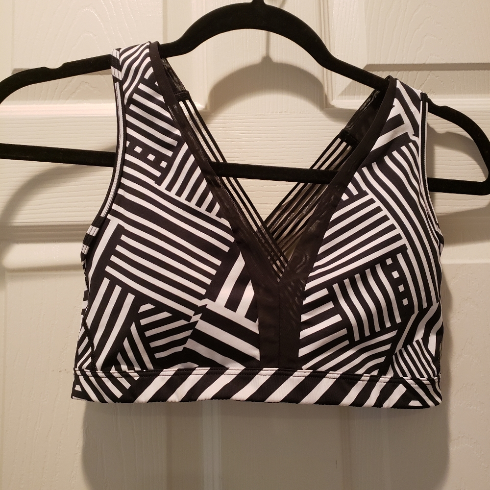 NWT Victoria's Secret b&w sports bra